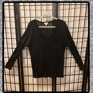 Black oversized long-sleeved tee